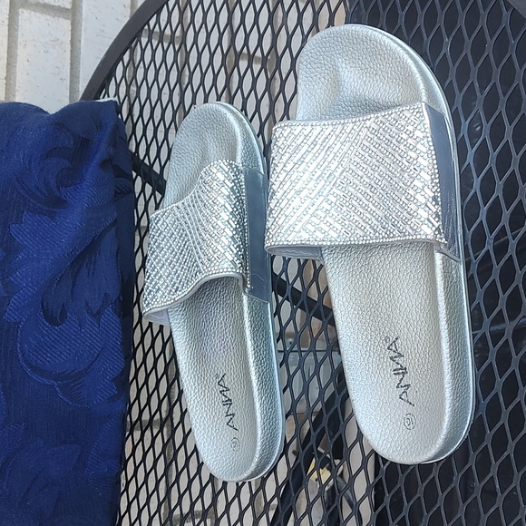 Silver Shoes - Picture 7 of 9